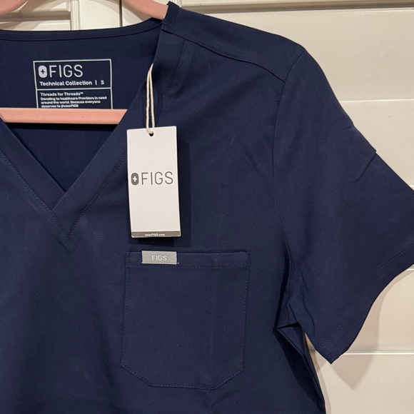 Figs Women's Navy Cropped Top and Ankle Pants Set - Picture 3 of 11